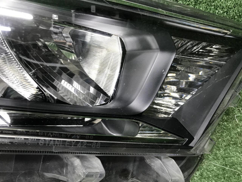 Битая Фара правая Toyota RAV4 5 XA50 (18-нв) LED