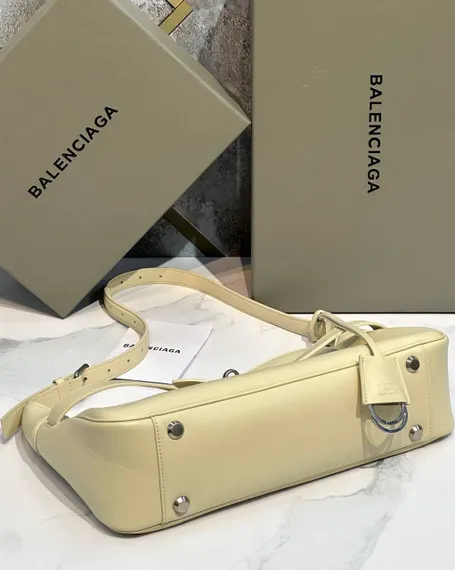 Сумка BALENCIAGA Bel Air Small in Soya