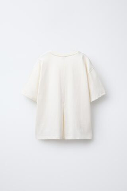 ZARA ФУТБОЛКА С КОНТРАСТНЫМИ ЦВЕТКАМИ, ЭКРЮ
