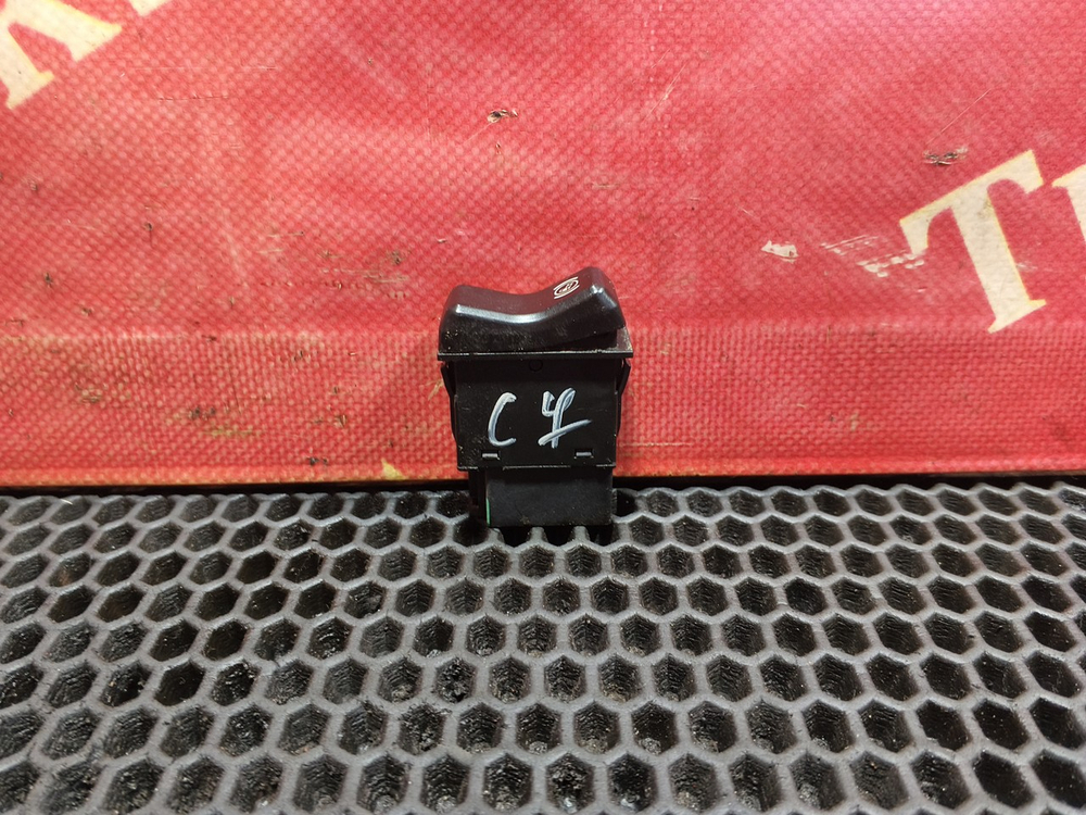 Кнопка системы трогании в подъем