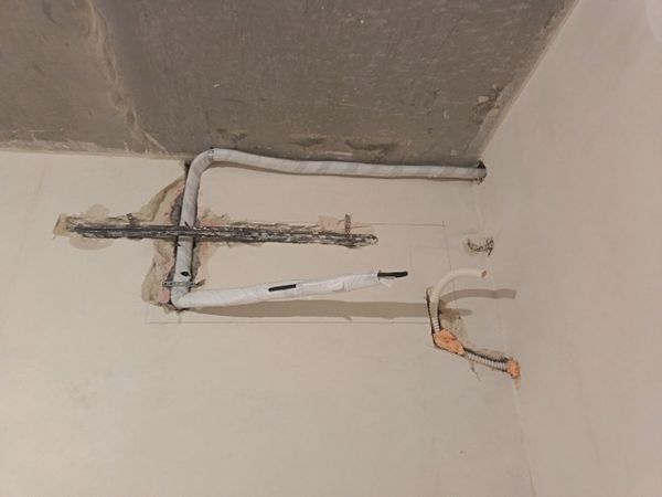 Прокладка коммуникаций под сплит-систему ул. Курынова 5к1