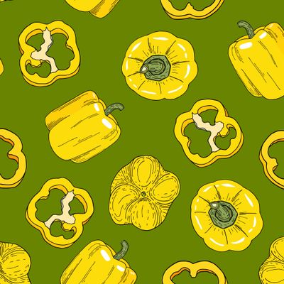 Сладкий желтый перец на зеленом фоне