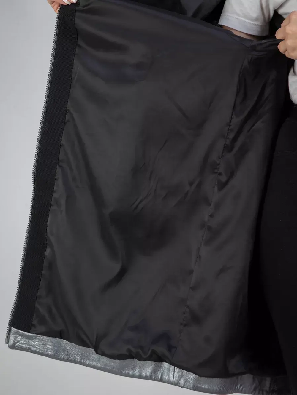 Кожаный плащ на осень с капюшоном