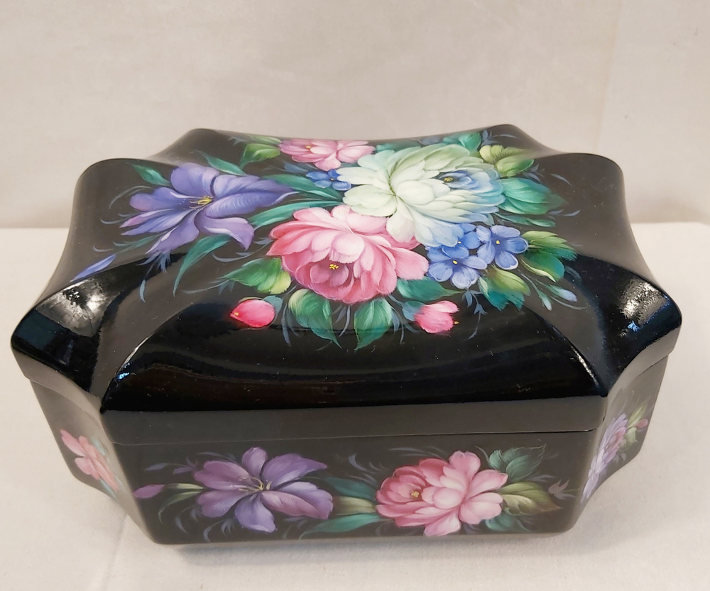 Шкатулка "Цветы на черном" с жостовской росписью
