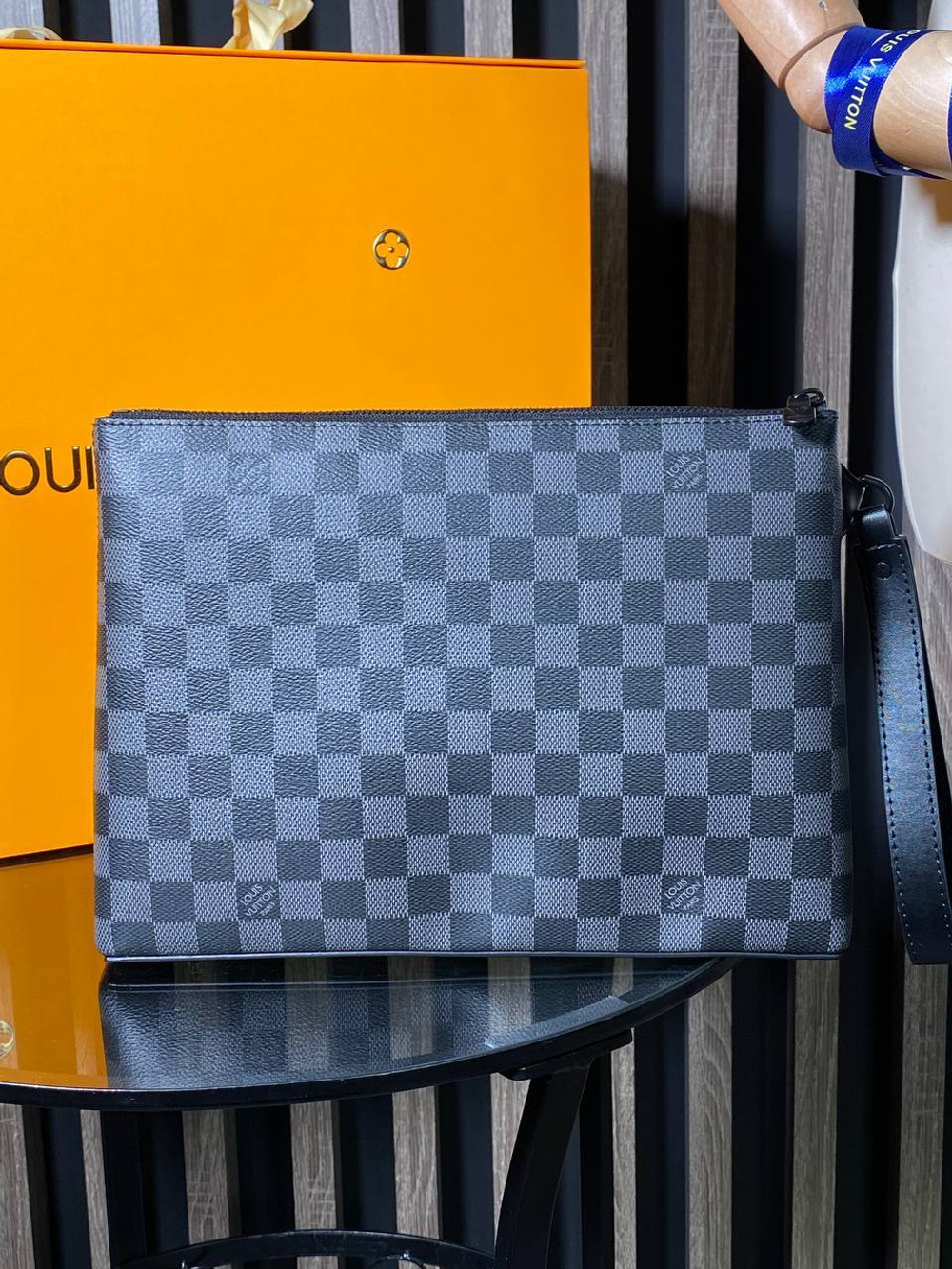 Сумка-мессенджер Louis Vuitton