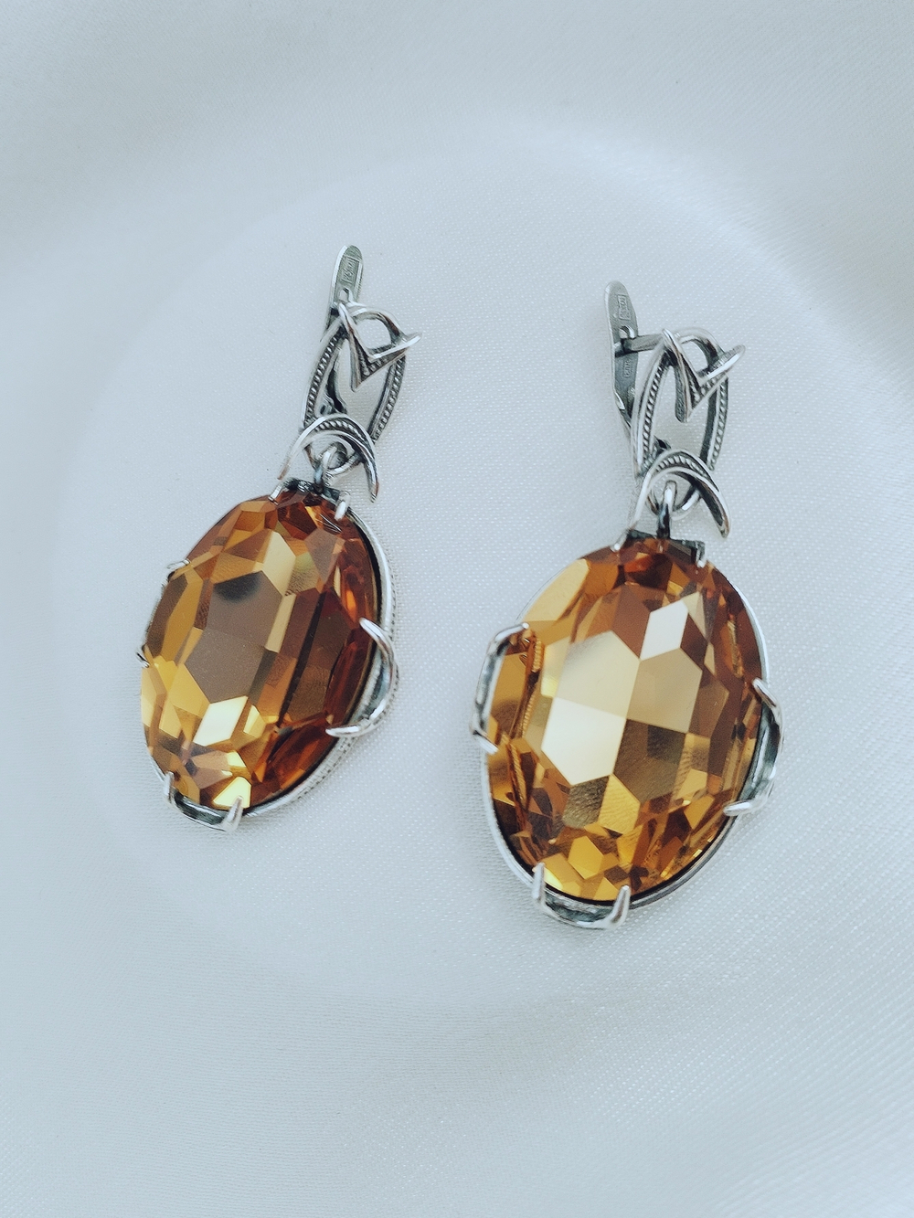 "Северн.сияние" серьги в серебряном покрытии из коллекции "Дефиле" от Jenavi  с английским замком