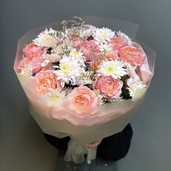 Букет"Лея"(кустовая пионовидная роза ,кустовая хризантема)