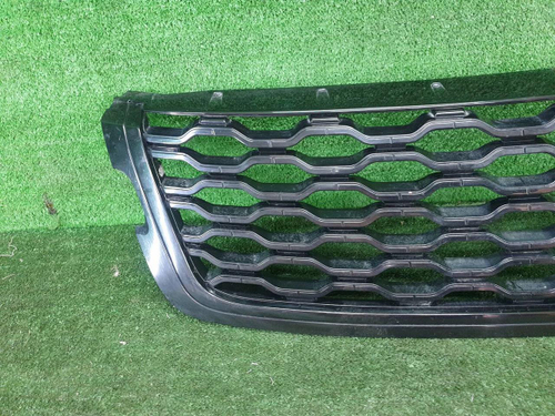 Решетка радиатора Range Rover Velar (2017-2023)