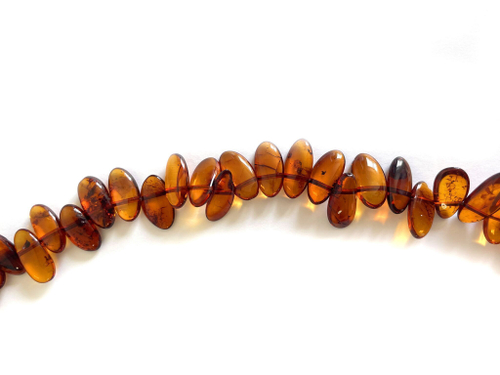 Бусы из цельного янтаря натуральные, длина 50 см, лепестки до 1,5 см.