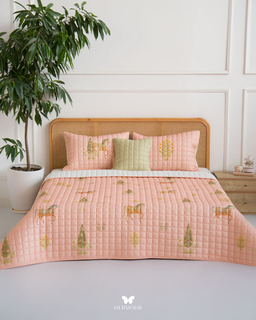 Комплект стеганного покрывала и 3 наволочек Soufiyan Rose Gold Hermodr 130220322 Иран