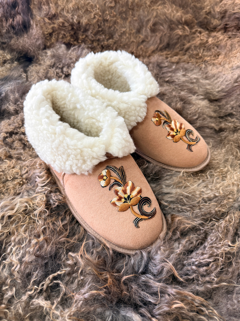 Чуни из эко-меха на твердой подошве