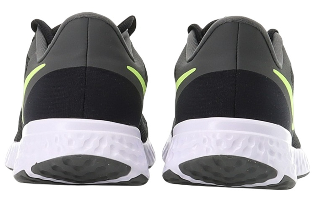 Кроссовки Nike Revolution 5