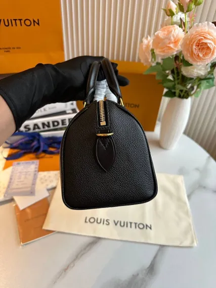 Сумка Louis Vuitton Speedy 20 с плечевым ремнем черный