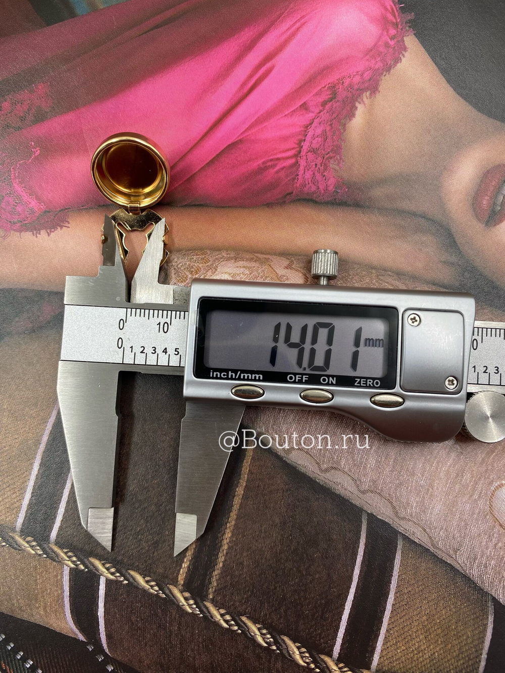 Накладка на пуговицу золотистые с зеленым мраморным камнем