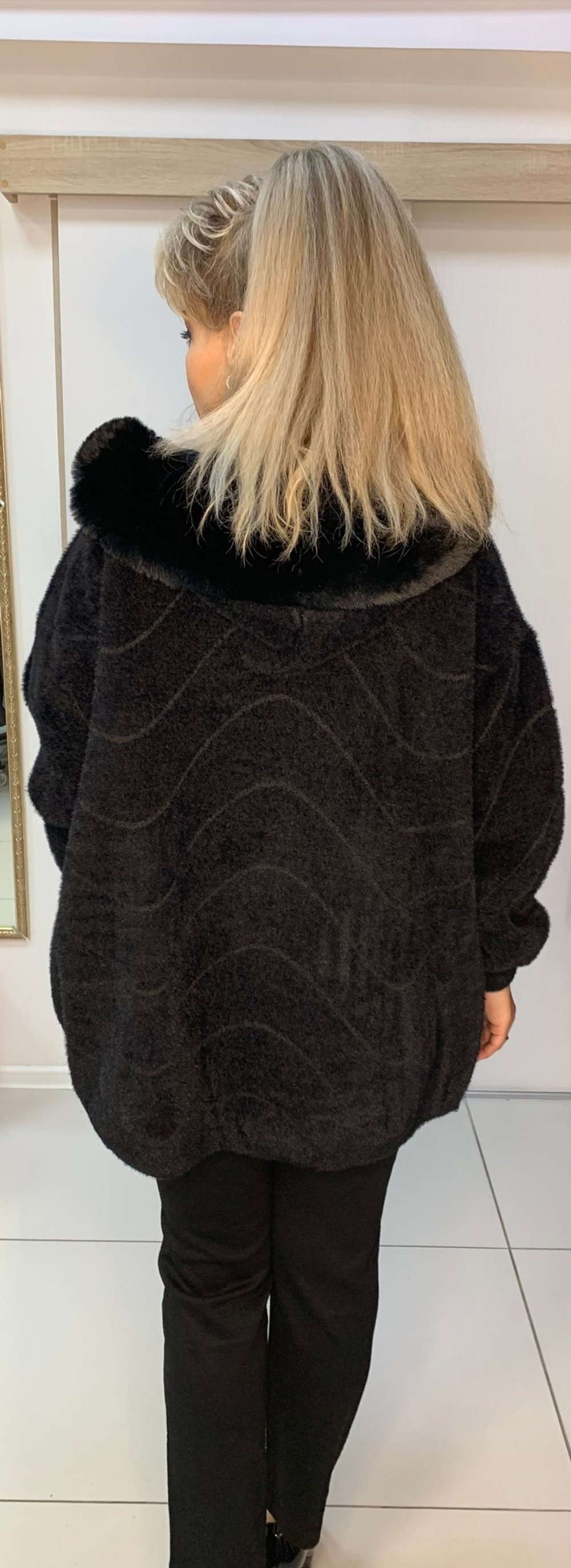 Черный жакет-куртка из альпака с капюшоном