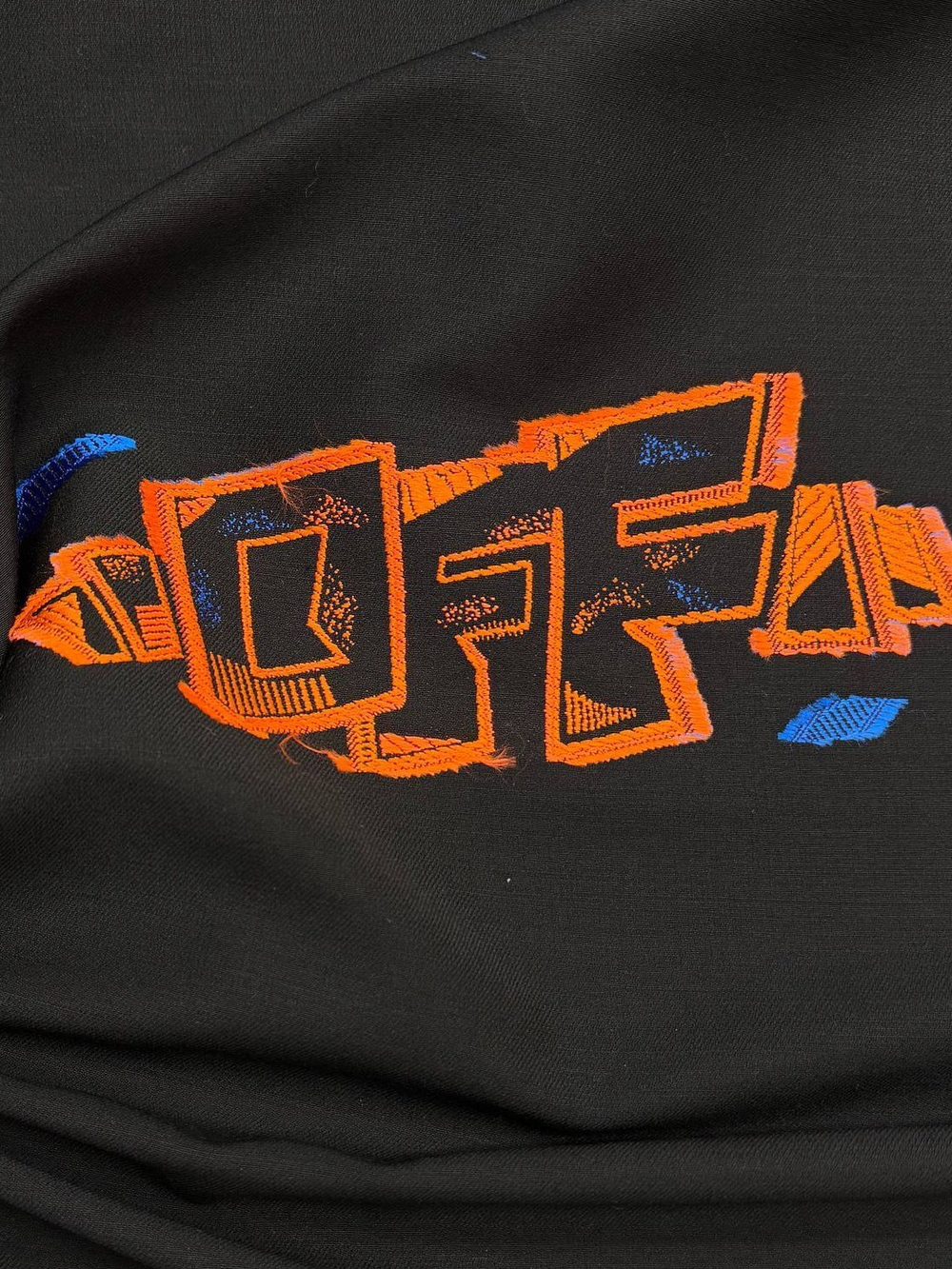 Шерсть с шелком и п/э Off-White черная с вышивкой граффити