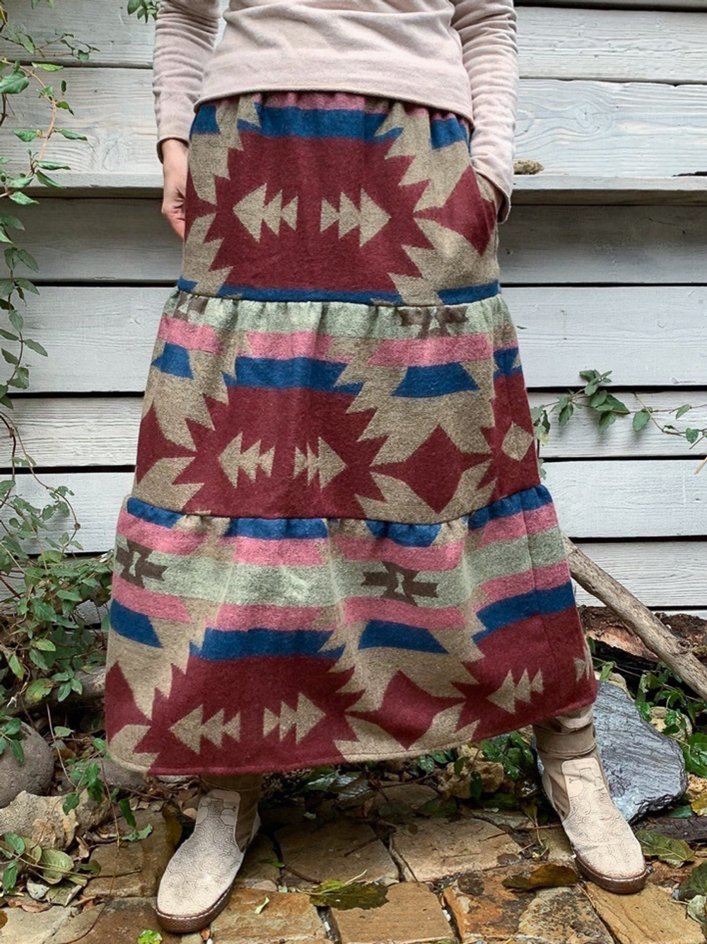 Длинная шерстяная юбка с орнаментом