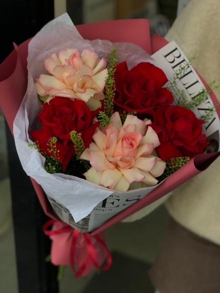 Комплимент ажурных роз