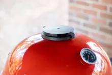 Угольный гриль Kamado Joe Kettle Joe, 57 см (красный), с ножками и столиками