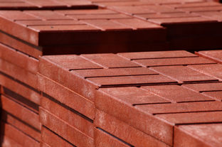 Что представляет собой полимерпесчаная тротуарная плитка