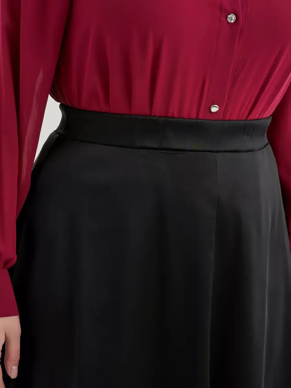 Юбка черная атласная макси