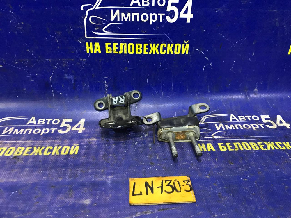 Петля двери задней правой TOYOTA HILUX SURF 1992