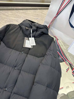 Пуховик Moncler