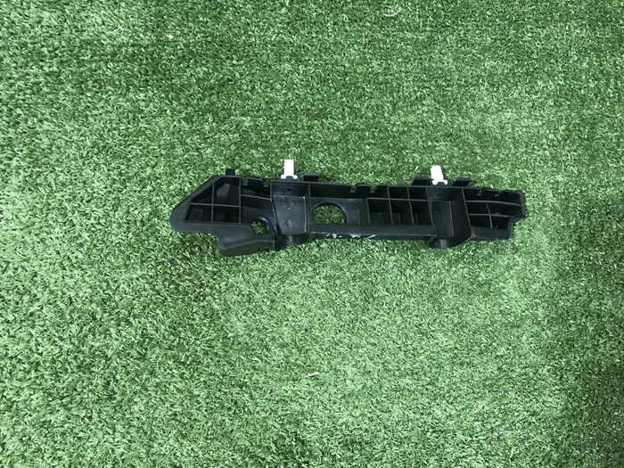 Кронштейн переднего бампера левый Kia Rio 4 FB (2017-2020) седан