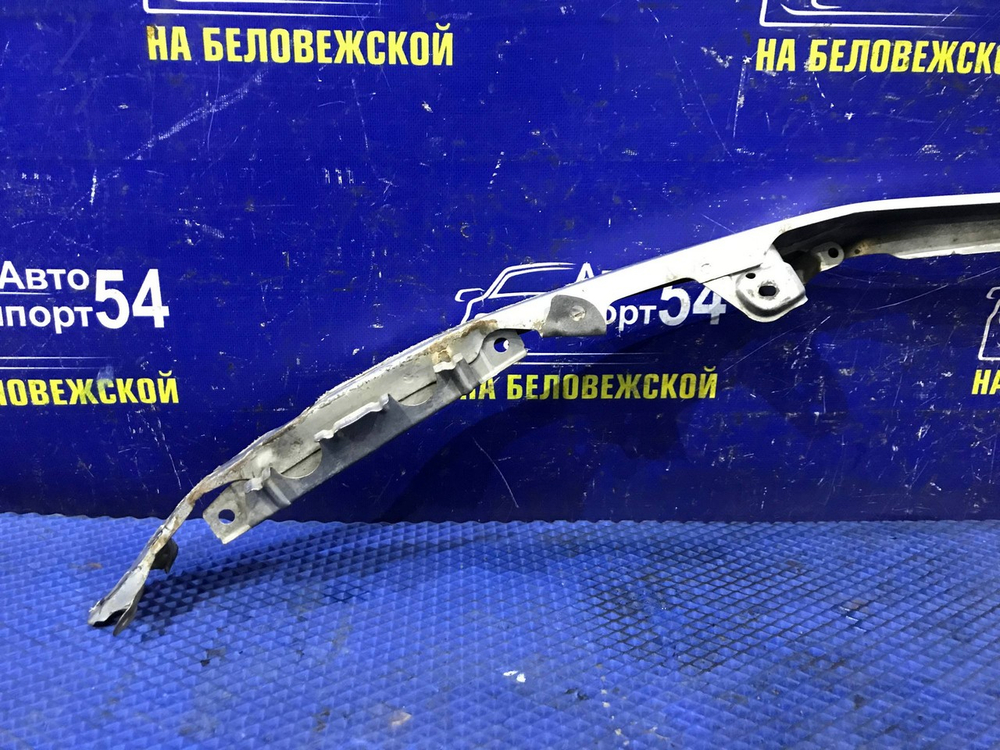 Планка под фары TOYOTA IPSUM 1997