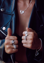 Кольцо «Чинта» с белым цирконом и чернением