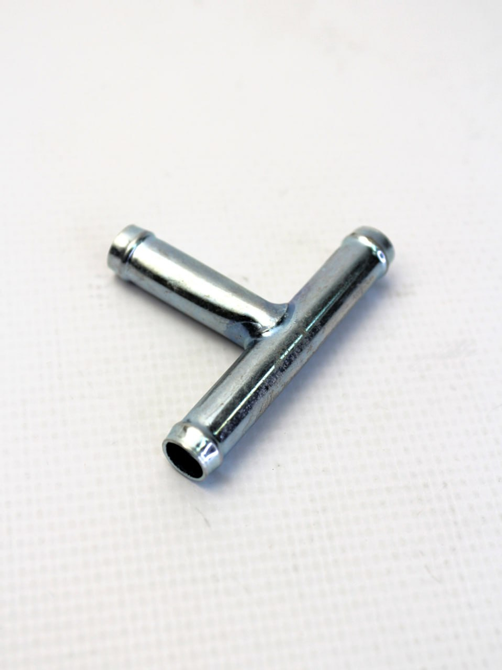 Фитинг переходник для трубок 8-8-8 (тройник, металл, угол 90)