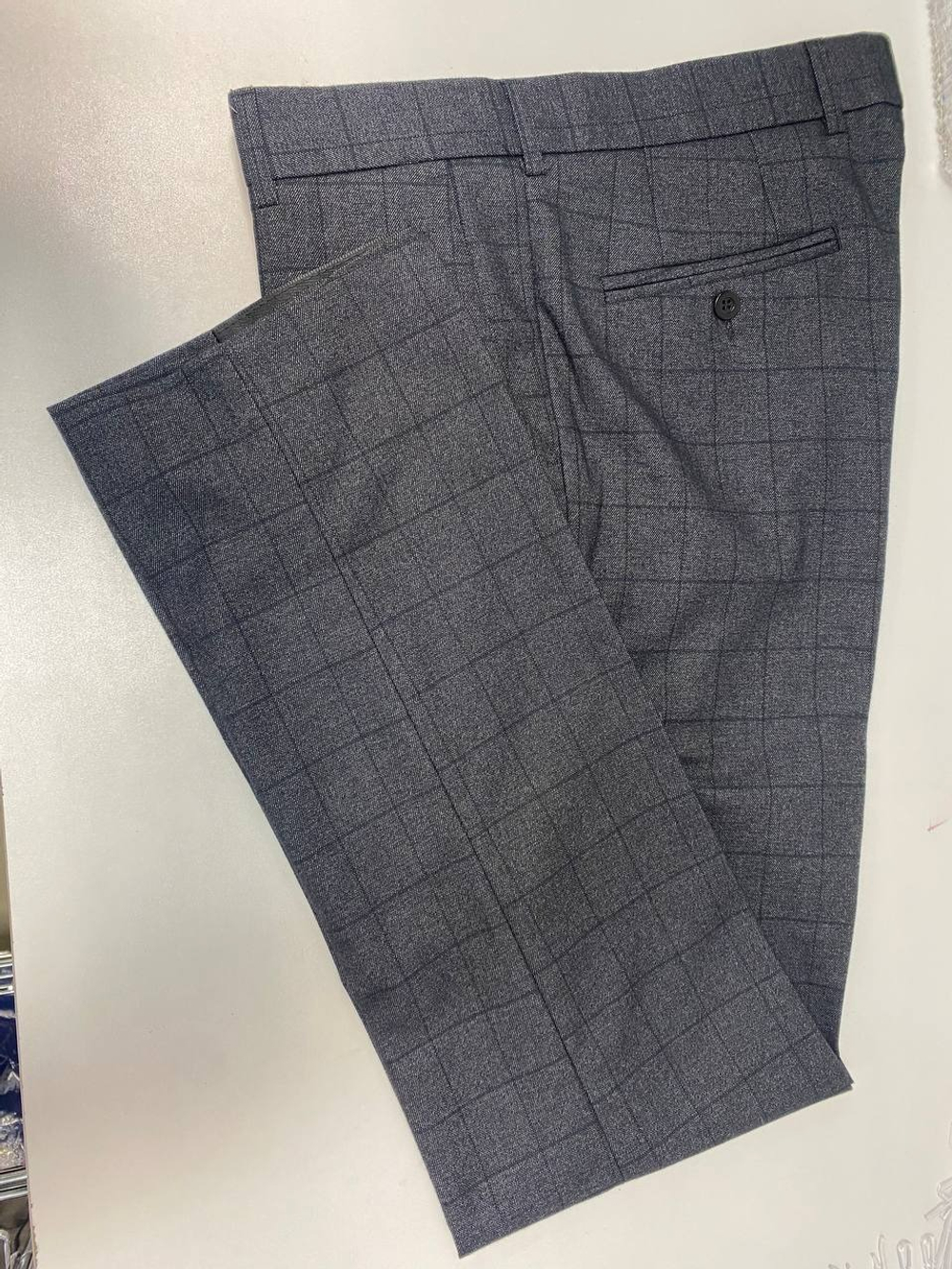 Брюки серые в клетку