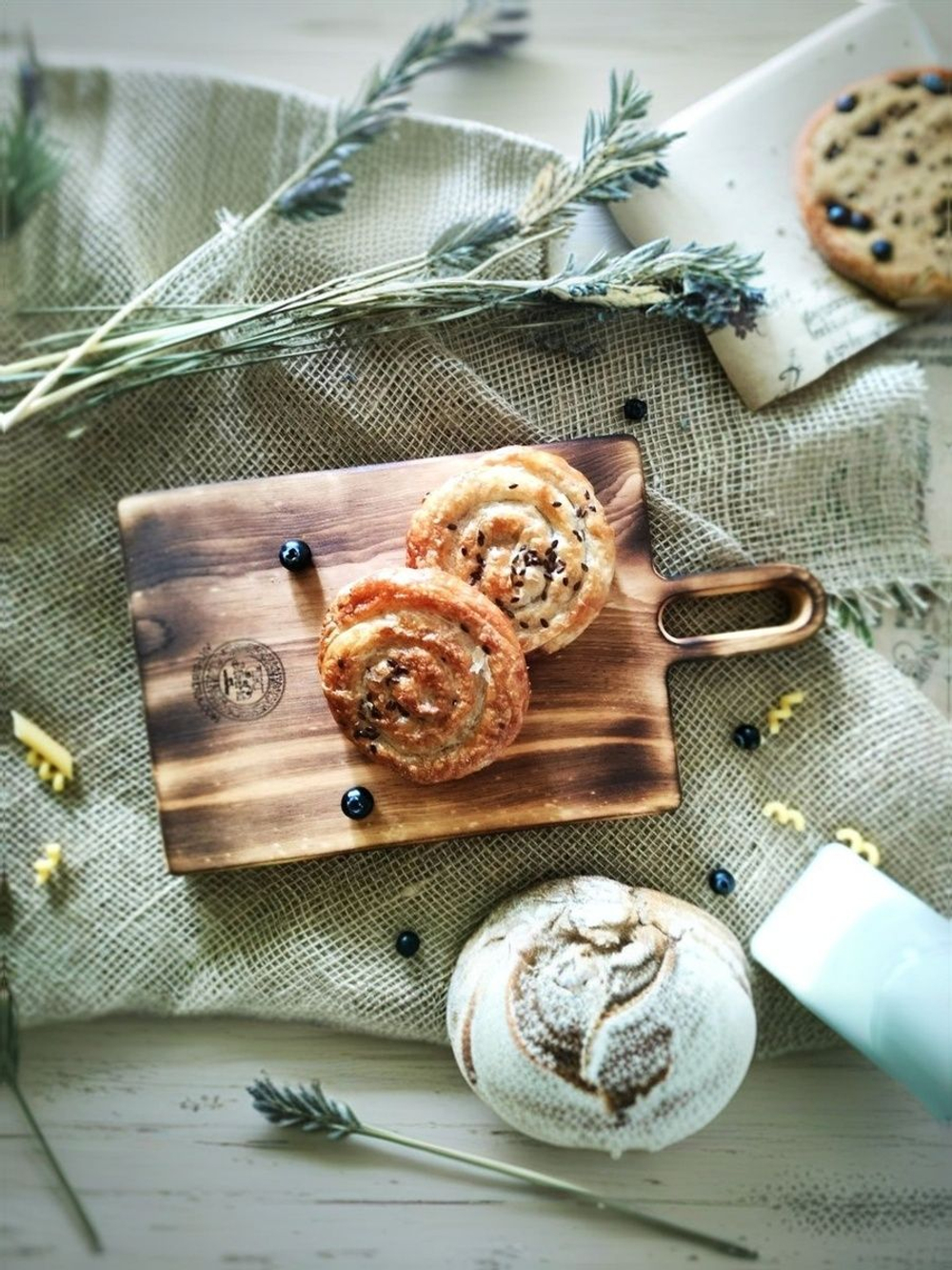 Доска разделочная из дерева сервировочная "Петля" RD146