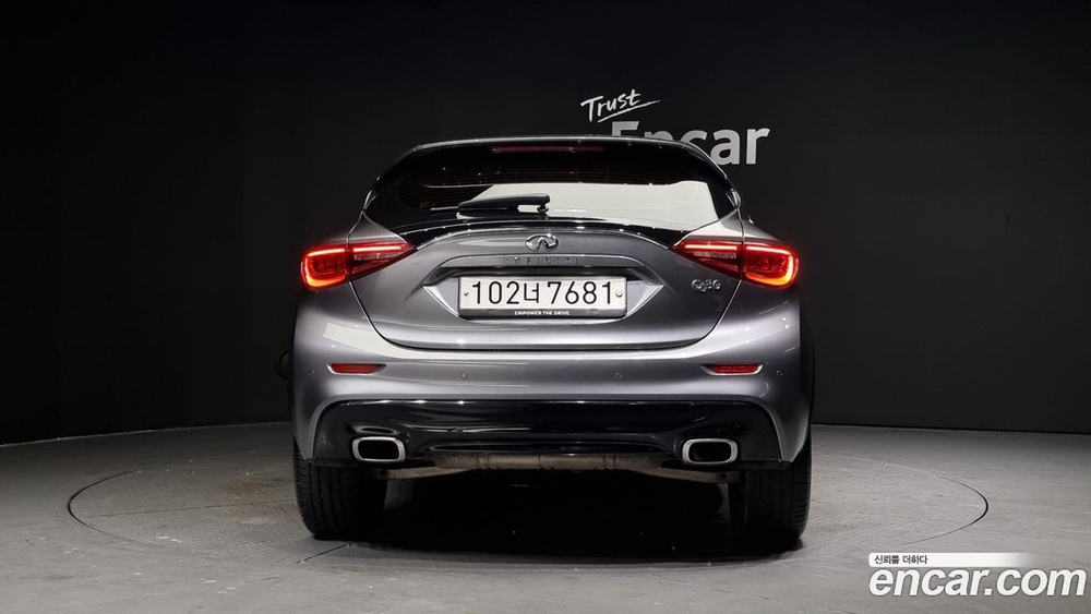 Infiniti Q30 2.0 카페 틱 (11.2019)