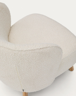 Кресло Ulit из белого букле с ножками из бука в натуральной отделке