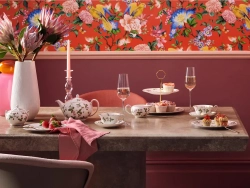 Wedgwood Wild Strawberry II - многоярусная витрина