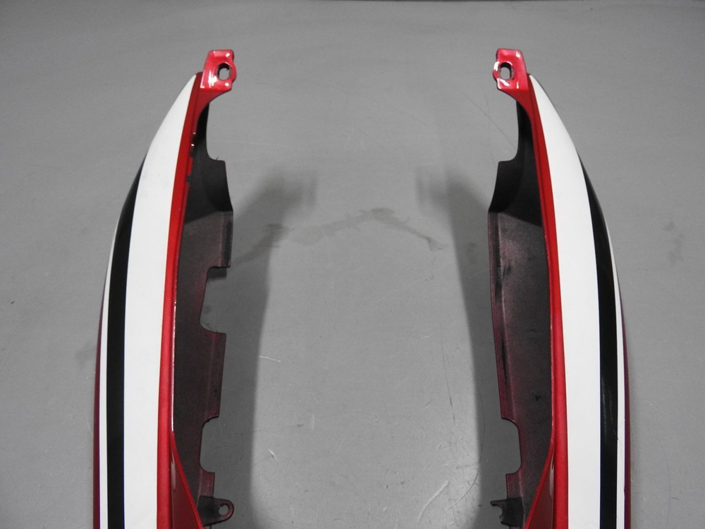 пластик задний (хвост) Honda CB400 SFV 77210-MCEL красный/белый