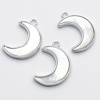 Подвеска Месяц, цвет серебро (родий), перламутр, размер 21*15 мм, цена за 1 шт