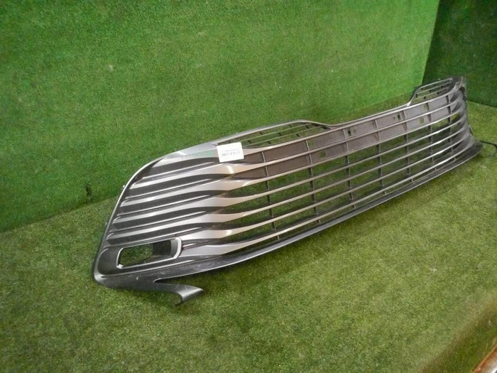 Решетка переднего бампера Toyota Camry xv70 (2017-2021)