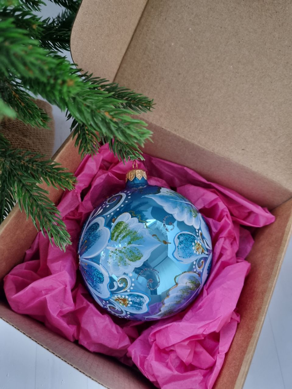 Шар стеклянный "Голубые цветы" ручная работа