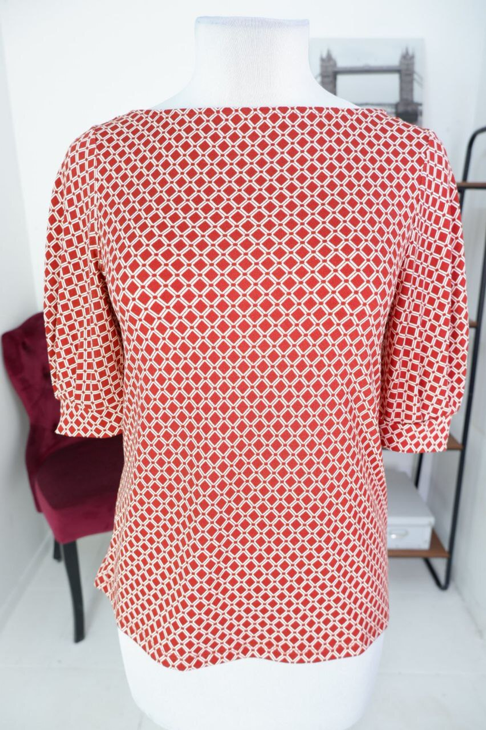 Блузка с интересным орнаментом  44 размер