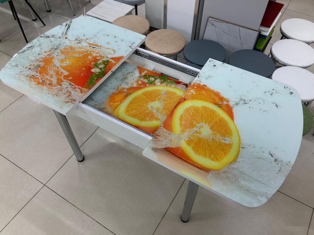 Стол разд Стеклянный подстолье прямое хром Царг.пояс белый Ст-ца апельсин (белый)
