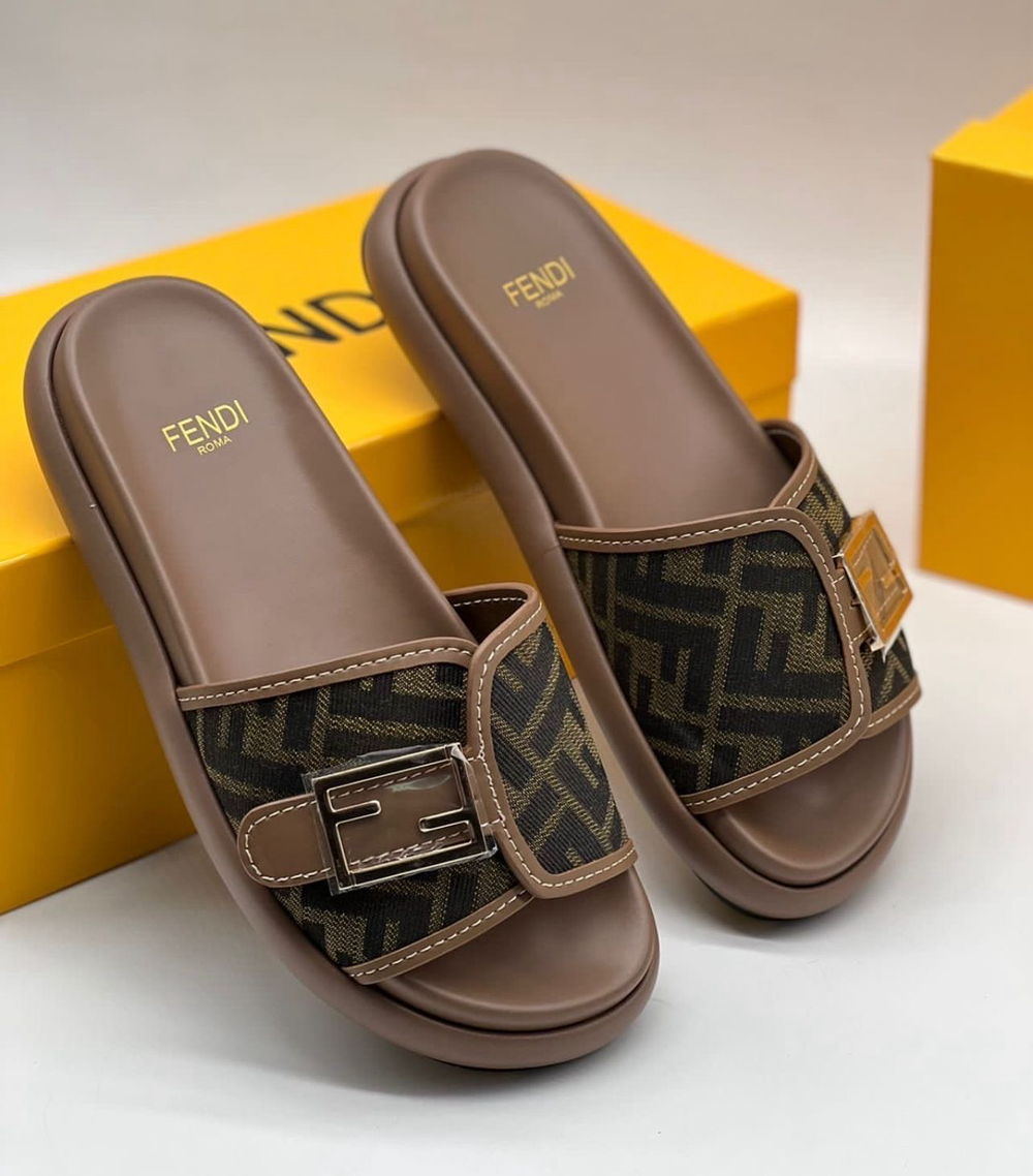 Шлепанцы Fendi