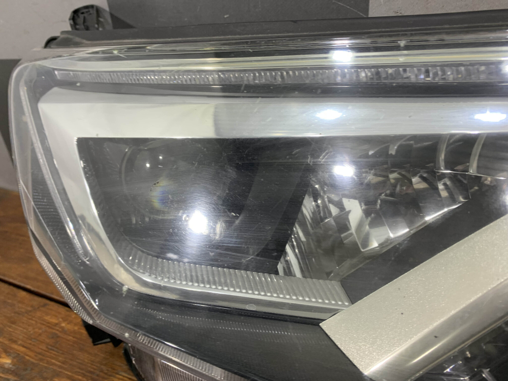 Фара правая LED Toyota RAV4 IV (XA40) 15-19 Б/У Оригинал 8114542680