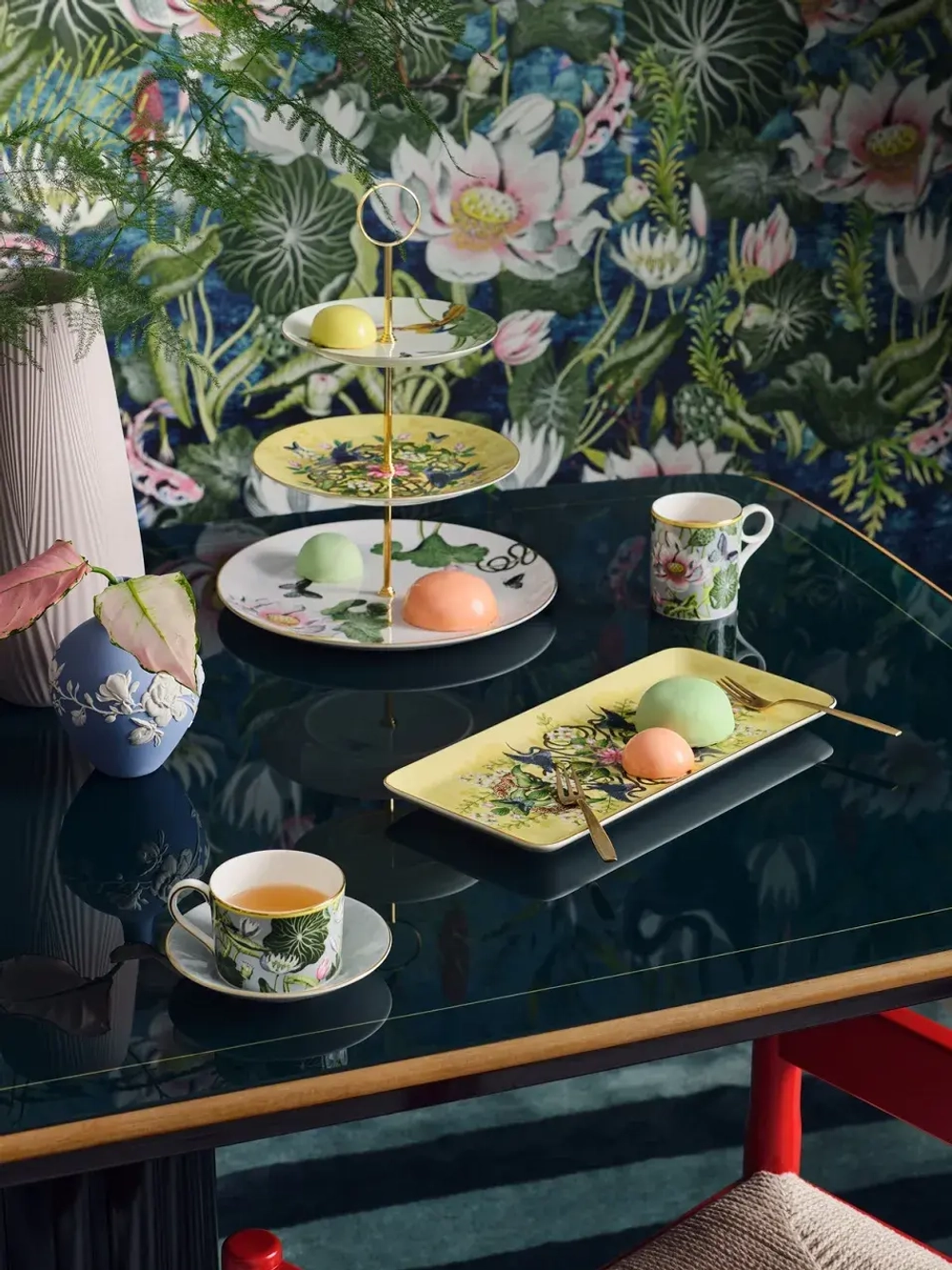 Wedgwood Трехъярусный поднос для демонстрации Wonderlust Waterlily