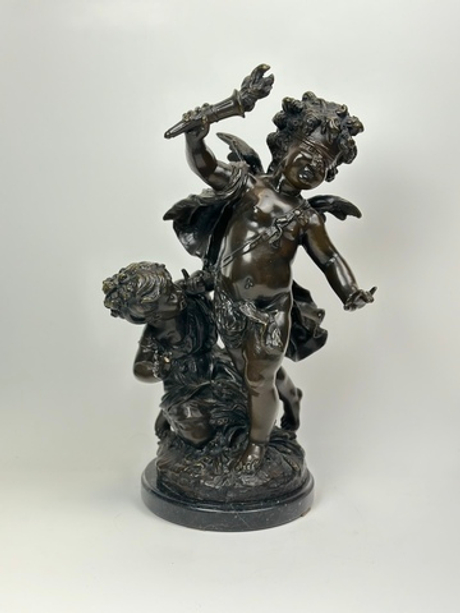 Скульптура "Купидон с завязанными глазами и девочка"