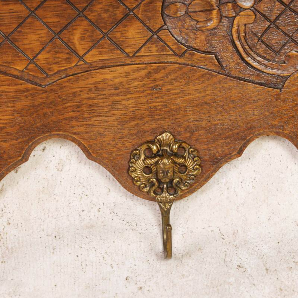 Настенная вешалка в Неоклассическом стиле