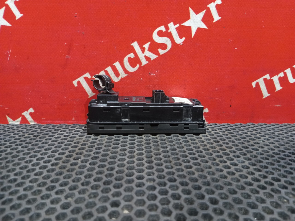 Блок управления стеклоподъемником правый 2019г