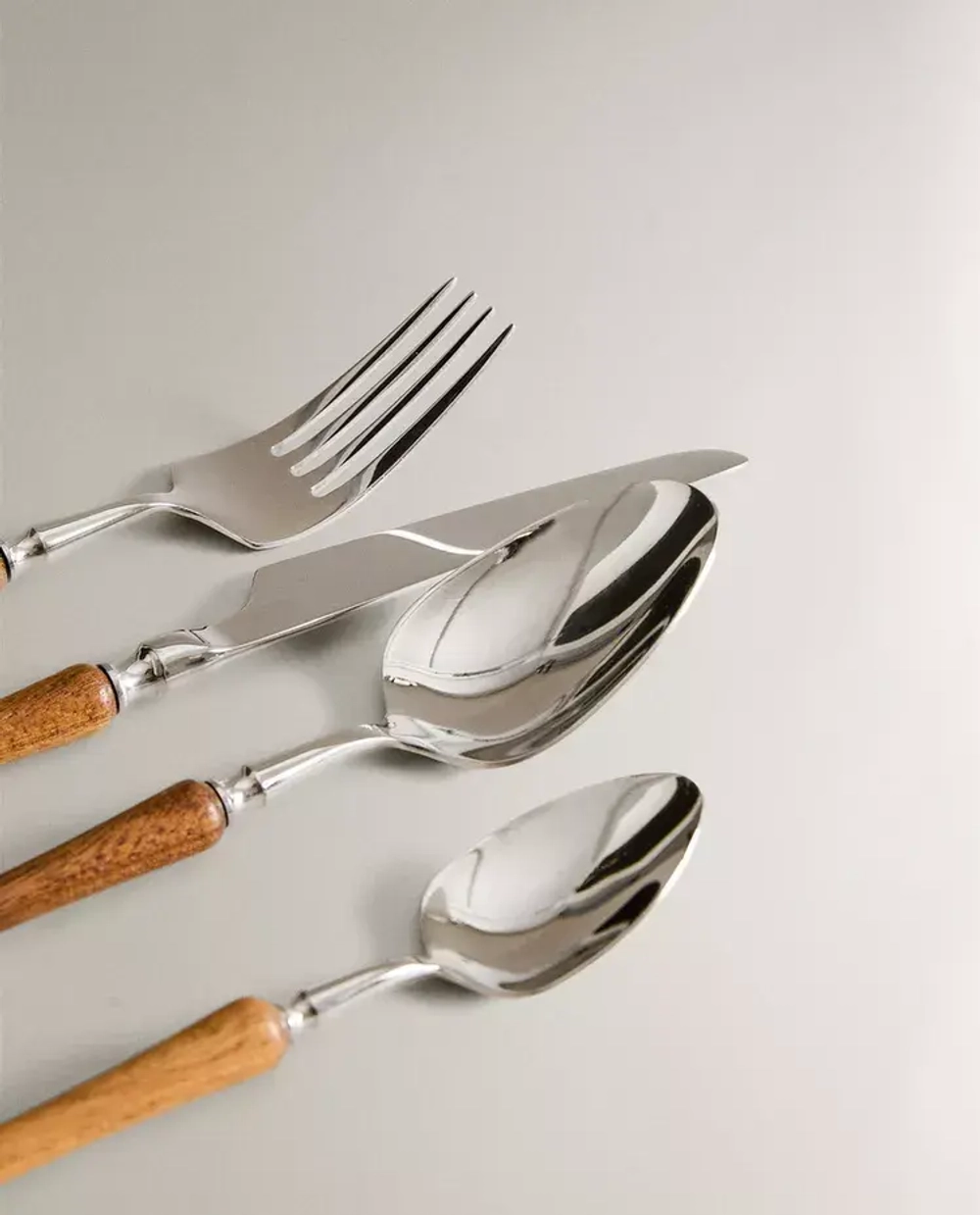 ZARA HOME НАБОР ДЕРЕВЯННЫХ СТОЛОВЫХ ПРИБОРОВ ИЗ 4 ПРЕДМЕТОВ, СВЕТЛО-БЕЖЕВЫЙ