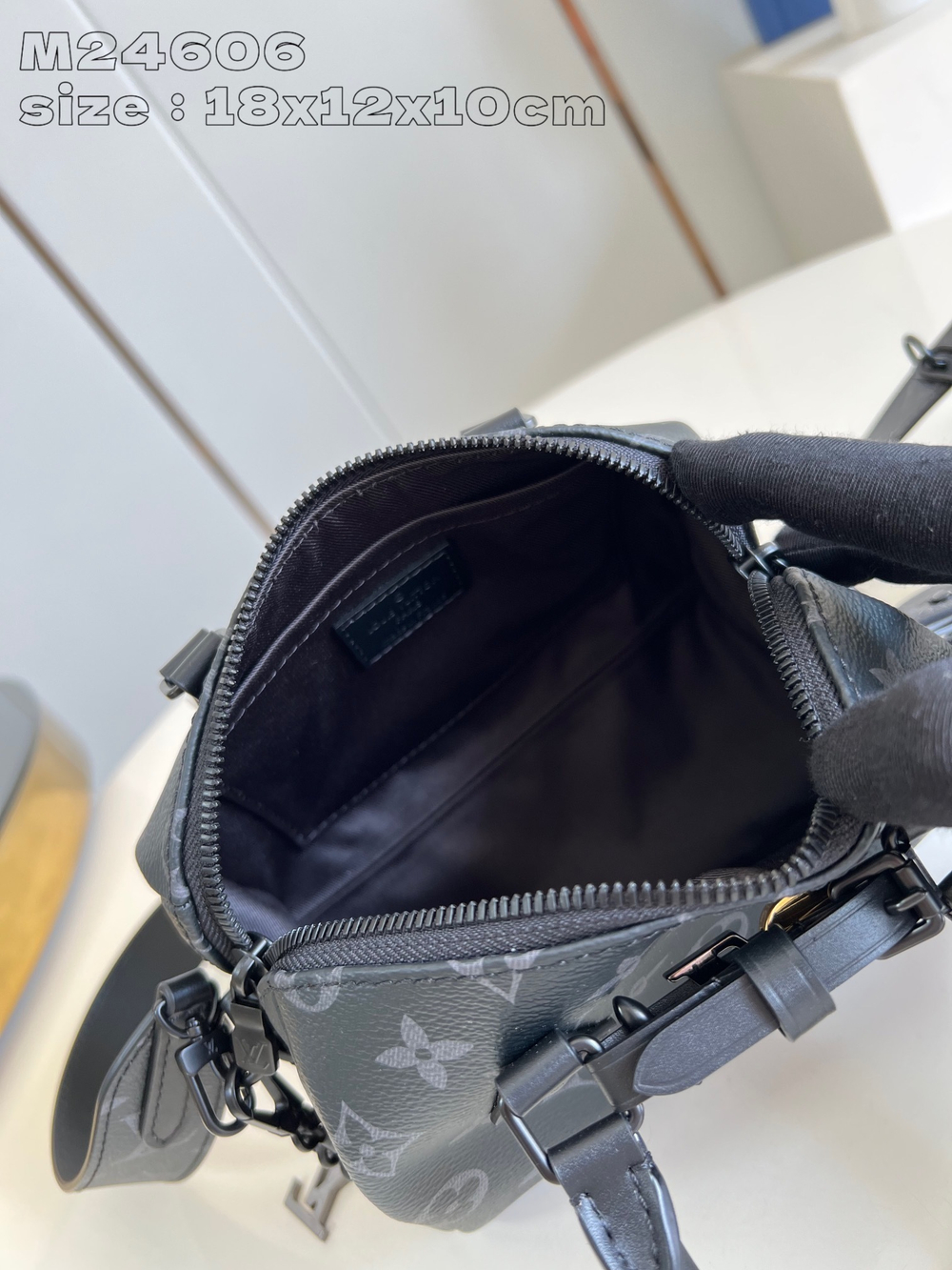 Louis Vuitton Speedy Bandouliere 18